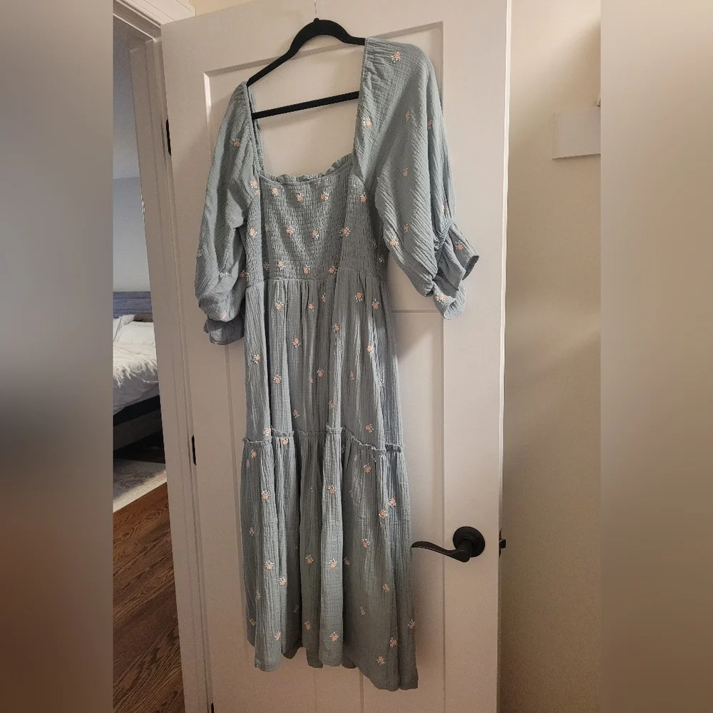 Puff Sleeve Midi Dress - Picture 3 of 9